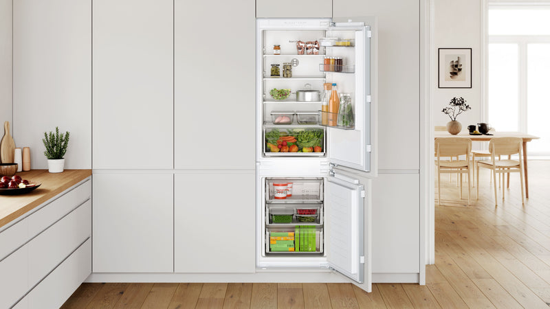 Bosch - Series 2 Built-in fridge-freezer with freezer at bottom 177.2 x 54.1 cm flat hinge KIN86NFE0G