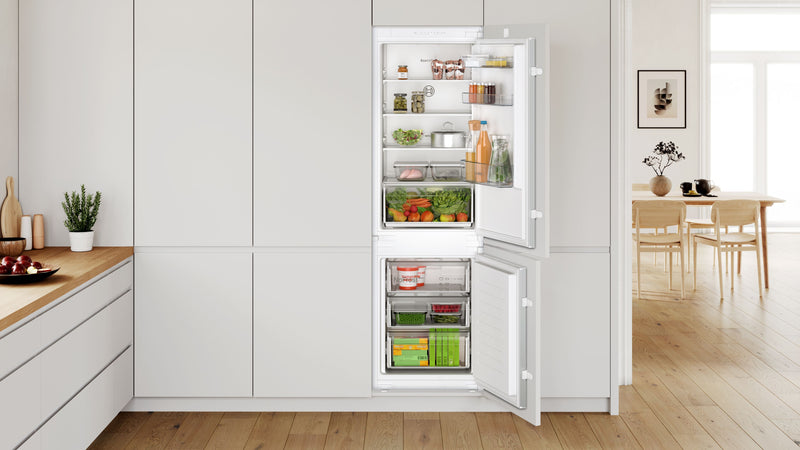 Bosch - Series 2 Built-in fridge-freezer with freezer at bottom 177.2 x 54.1 cm sliding hinge KIN86NSE0G