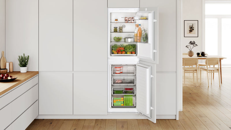 Bosch - Series 2 Built-in fridge-freezer with freezer at bottom 177.2 x 54.1 cm sliding hinge KIN85NSE0G