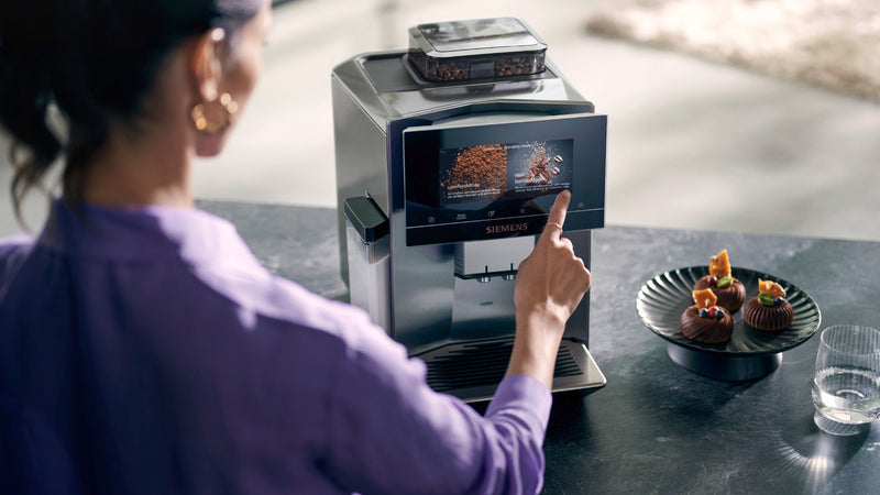 Siemens - Fully automatic coffee machine EQ900 Stainless steel, Removable water tank TQ905GB3