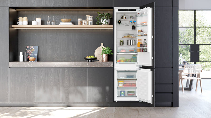 Siemens - iQ300 Built-in fridge-freezer with freezer at bottom 193.5 x 55.8 cm flat hinge KI96NVFD0