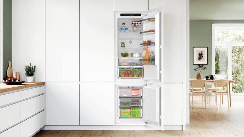 Bosch - Series 4 Built-in fridge-freezer with freezer at bottom 193.5 x 55.8 cm flat hinge KIN96VFD0