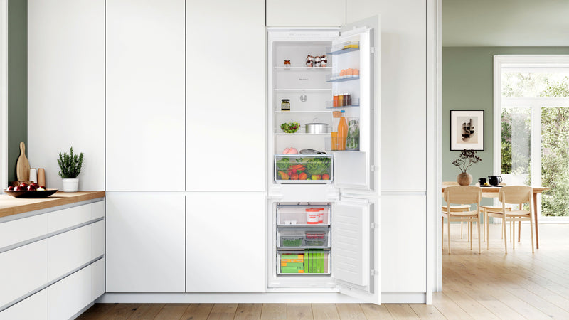 Bosch - Series 2 Built-in fridge-freezer with freezer at bottom 193.5 x 54.1 cm sliding hinge KIN96NSE0