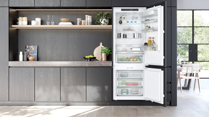 Siemens - iQ500 Built-in fridge-freezer with freezer at bottom 193.5 x 70.8 cm soft close flat hinge KB96NADD0G