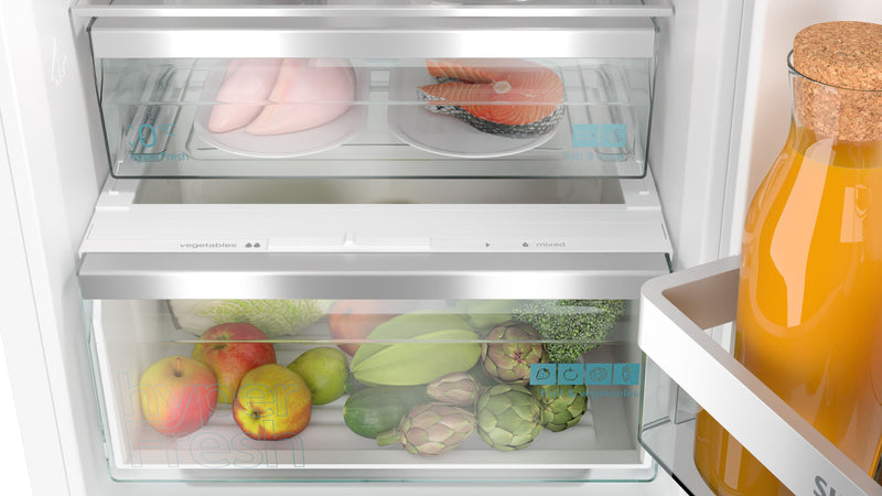 Siemens - iQ500 Built-in fridge-freezer with freezer at bottom 177.2 x 55.8 cm soft close flat hinge KI86NADD0