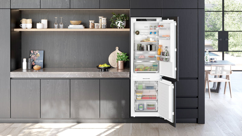 Siemens - iQ500 Built-in fridge-freezer with freezer at bottom 177.2 x 55.8 cm soft close flat hinge KI86NADD0