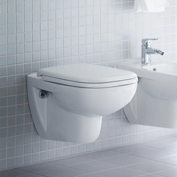 Duravit D-Code 壁掛式直沖馬桶，附沖水邊緣