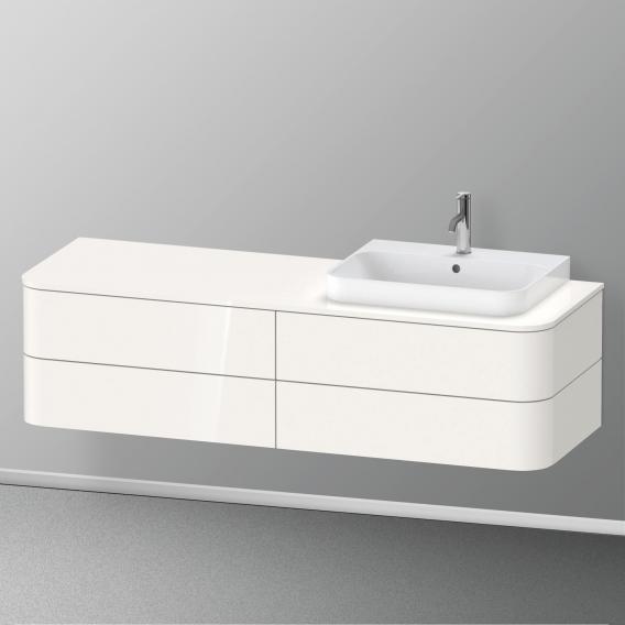 Duravit Happy D.2 Plus 梳妝台配有 4 個可拉出的隔間，用於放置檯面和梳妝台洗臉盆，內部系統採用胡桃木材質