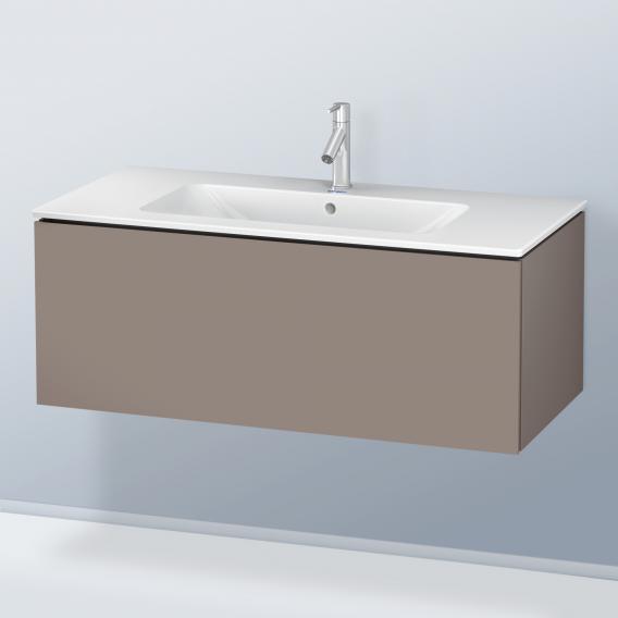 Duravit L-Cube 梳妝台配有 1 個拉出式隔層，內部系統為楓木