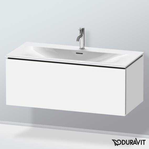 Duravit L-Cube 梳妝台配有 1 個拉出式隔層，內部系統為楓木