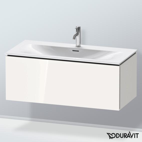 Duravit L-Cube 梳妝台配有 1 個拉出式隔層，內部系統為楓木