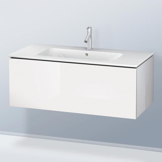 Duravit L-Cube 梳妝台配有 1 個拉出式隔層，內部系統為楓木