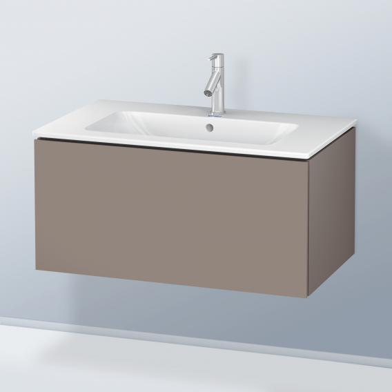 Duravit L-Cube 梳妝台配有 1 個拉出式隔層，內部系統為楓木