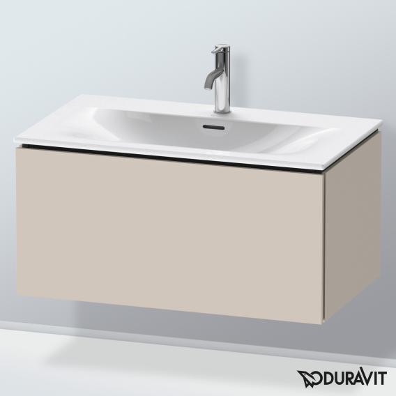 Duravit L-Cube 梳妝台配有 1 個拉出式隔層，內部系統為楓木