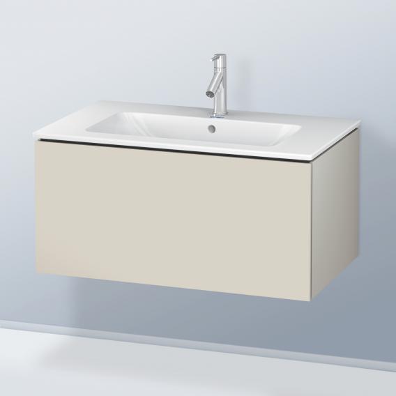 Duravit L-Cube 梳妝台配有 1 個拉出式隔層，內部系統為楓木