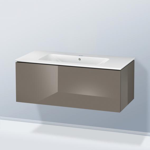 Starck 的 Duravit ME 洗臉盆，配有 L-Cube 梳妝台，帶 1 個拉出式隔間，內部系統為胡桃木