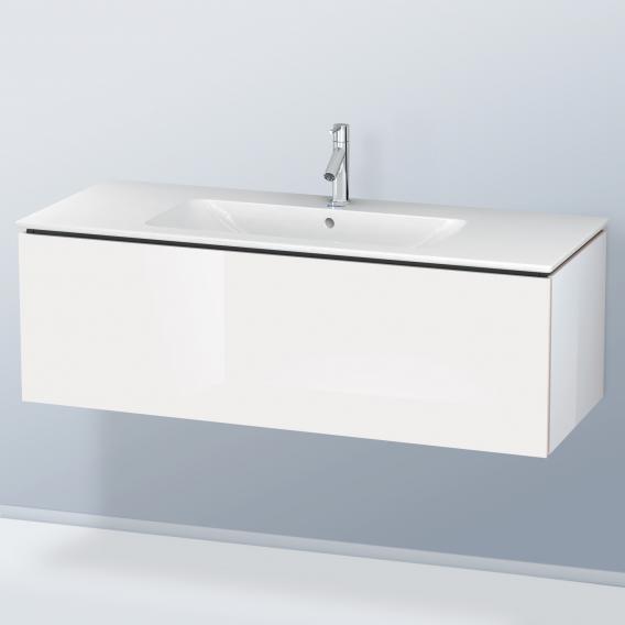 Starck 的 Duravit ME 洗臉盆，配有 L-Cube 梳妝台，帶 1 個拉出式隔間，內部系統為胡桃木