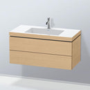 Duravit Vero Air 洗臉盆配有 L-Cube 梳妝台，附 2 個拉出式隔間，內部系統為胡桃木