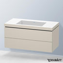 Duravit Vero Air 洗臉盆配有 L-Cube 梳妝台，附 2 個拉出式隔間，內部系統為胡桃木