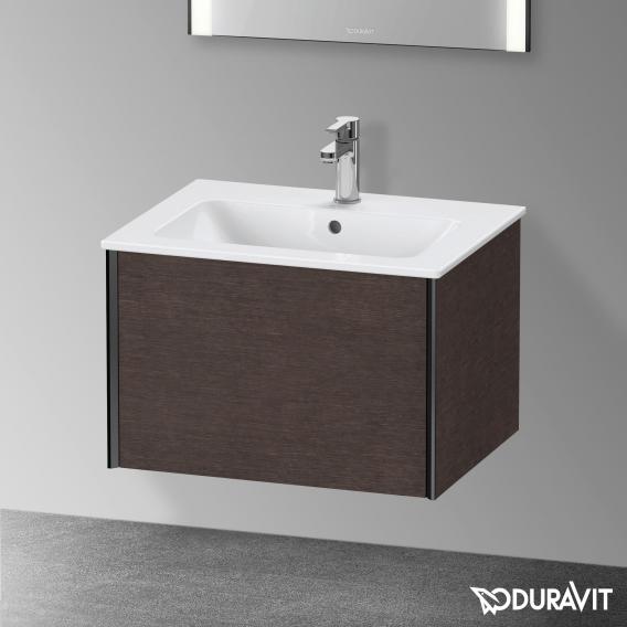 Duravit XViu 梳妝台配有 1 個拉出式隔層，內部系統為胡桃木