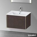 Duravit XViu 梳妝台配有 1 個拉出式隔層，內部系統為楓木