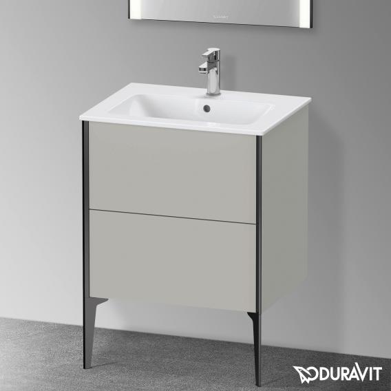 Duravit XViu 梳妝台配有 2 個拉出式隔層，內部系統為胡桃木