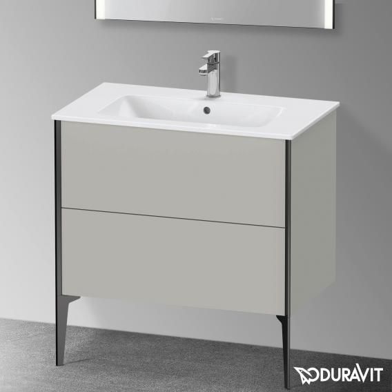 Duravit XViu 梳妝台配有 2 個拉出式隔層，內部系統為楓木