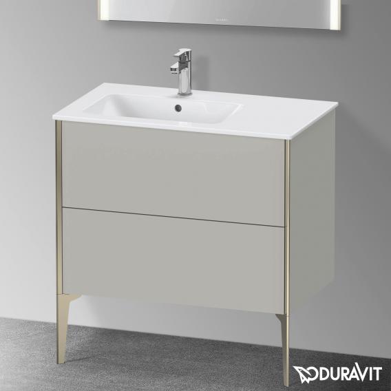 Duravit XViu 梳妝台配有 2 個拉出式隔層，內部系統為楓木