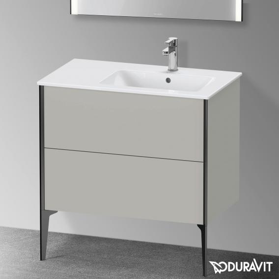 Duravit XViu 梳妝台配有 2 個拉出式隔層，內部系統為楓木