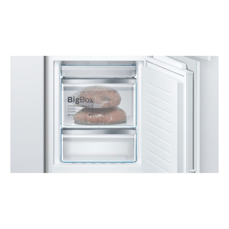 博世-系列| 6 內置冰箱，底部有冷凍室 177.2 x 55.8 cm 平鉸鏈 KIN86AFF0G