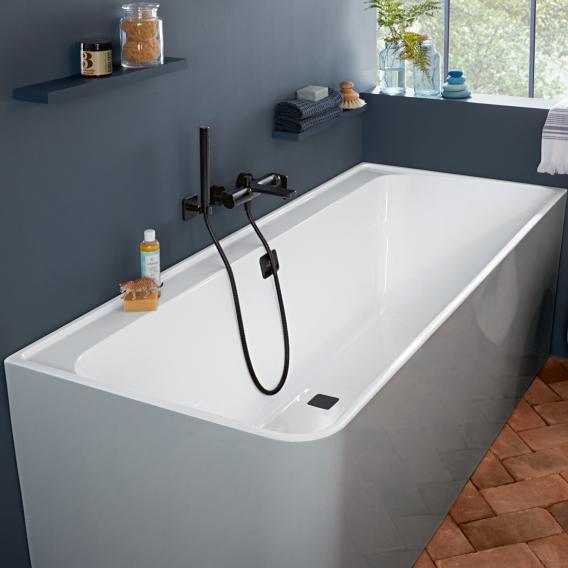 Villeroy & Boch Collaro corner bath with panelling